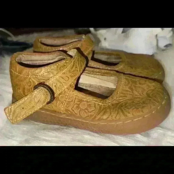 LIVIE & LUCA LEATHER FLORAL MARY JANE SHOES 9 - Picture 2 of 2